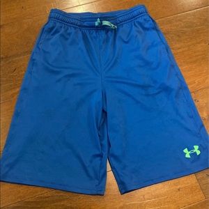🛑 SOLD Under Armour Youth Athletic Short Size L
